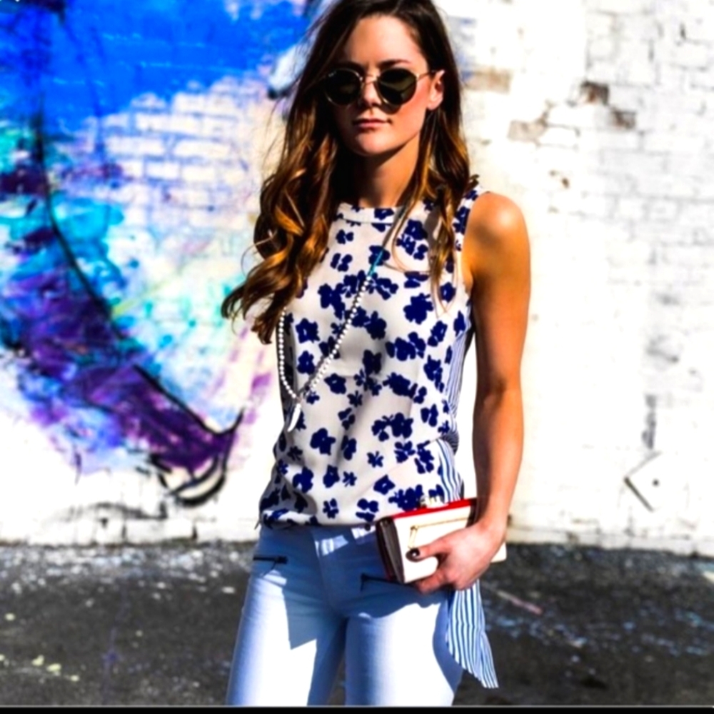 Cabi Size M Hi-low Top 5357 White Cobalt Floral T